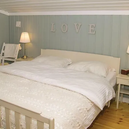 Holiday home Three-bedroom Holiday In Bofjorden *